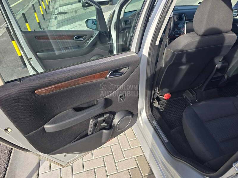 Mercedes Benz B 180 