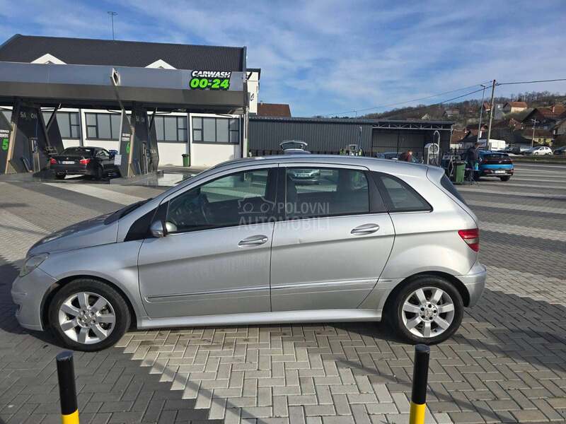 Mercedes Benz B 180 