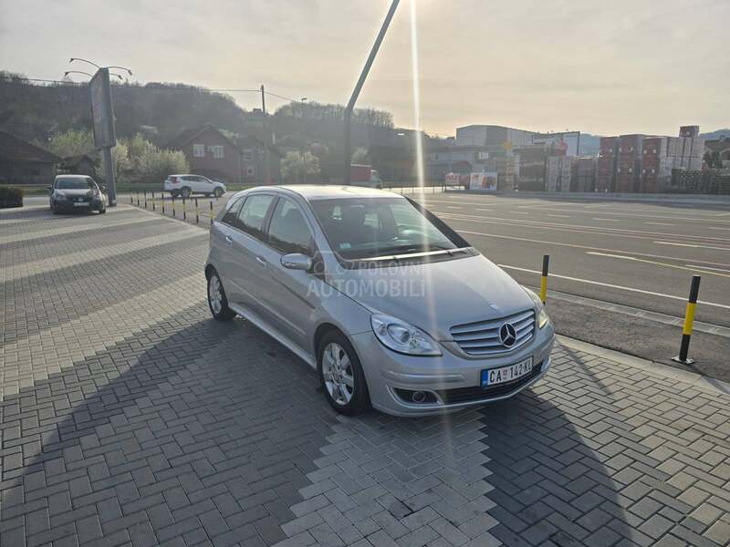 Mercedes Benz B 180 