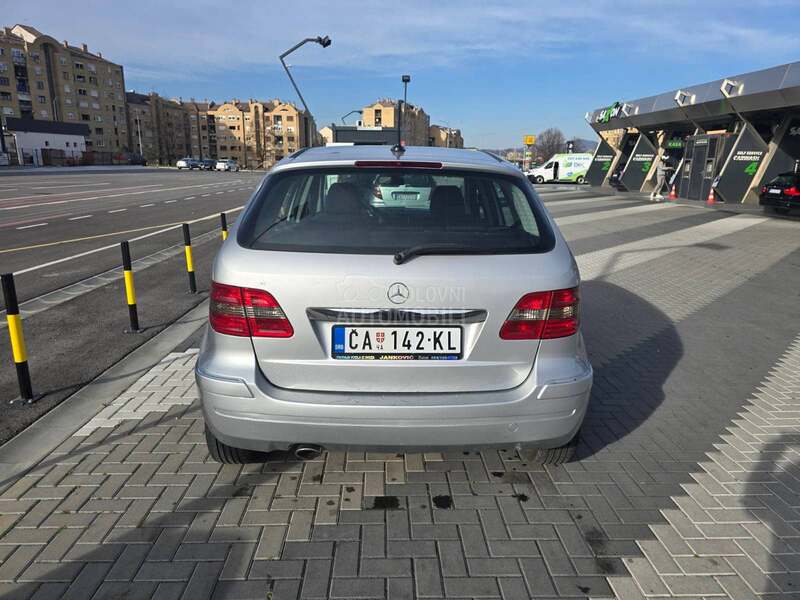 Mercedes Benz B 180 