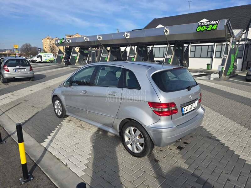 Mercedes Benz B 180 