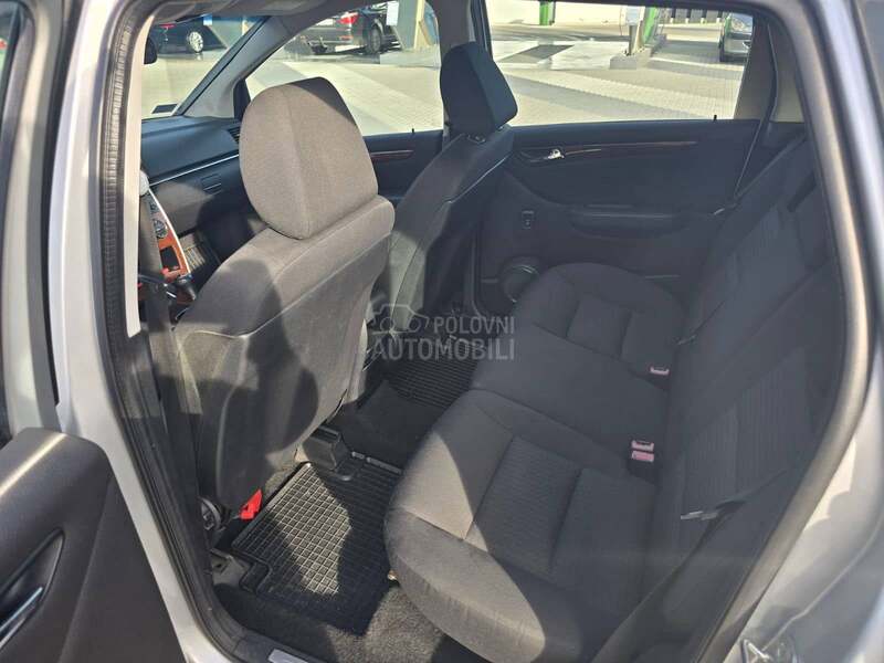 Mercedes Benz B 180 
