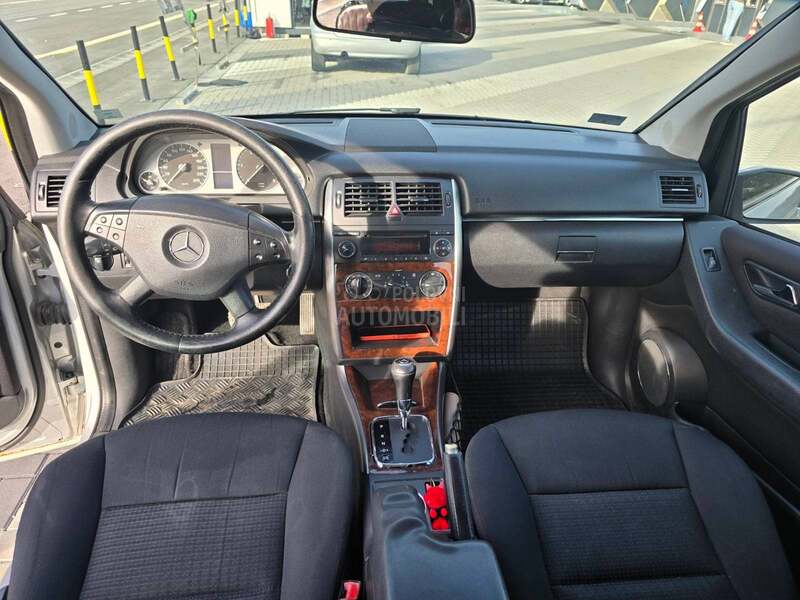 Mercedes Benz B 180 