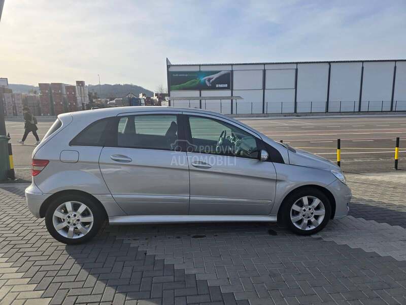 Mercedes Benz B 180 