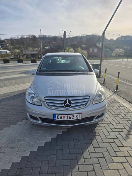 Mercedes Benz B 180 