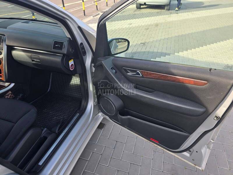Mercedes Benz B 180 