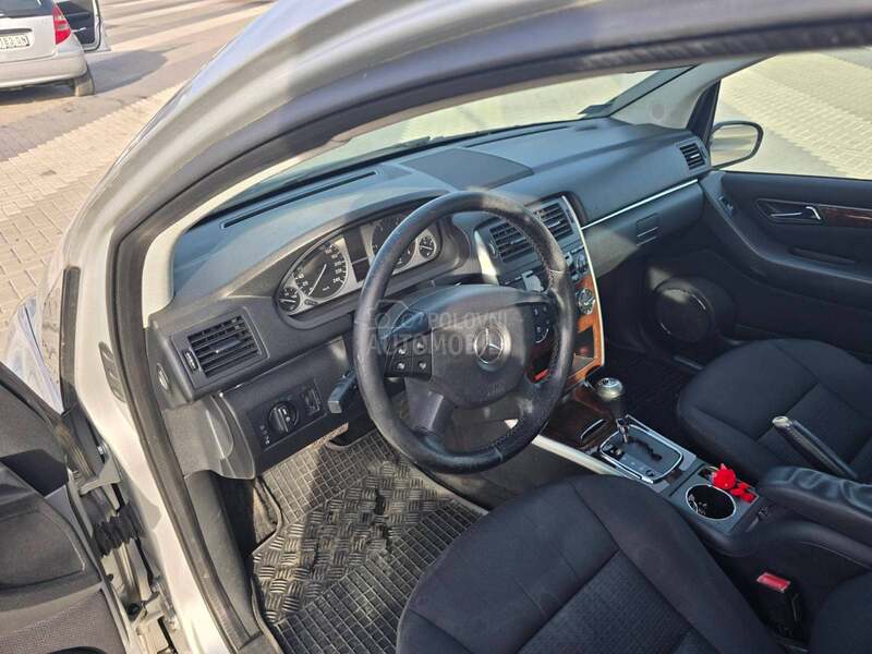 Mercedes Benz B 180 