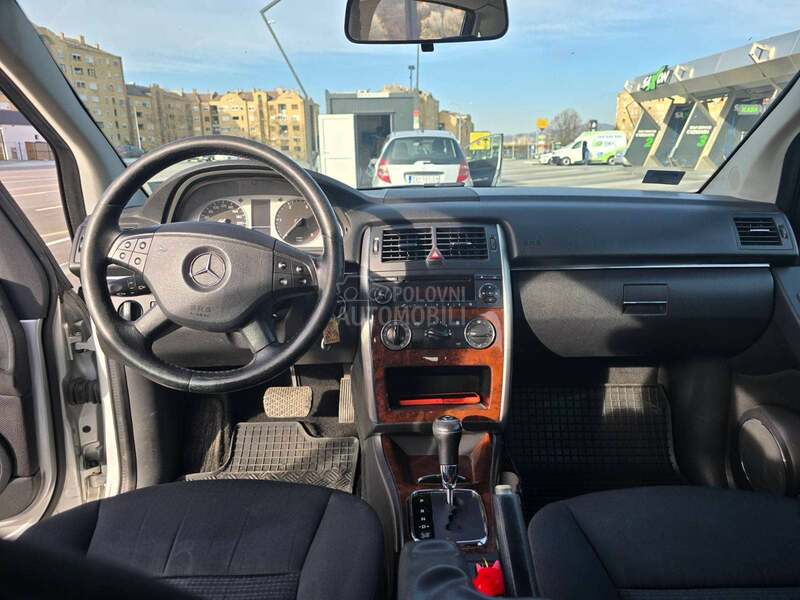Mercedes Benz B 180 