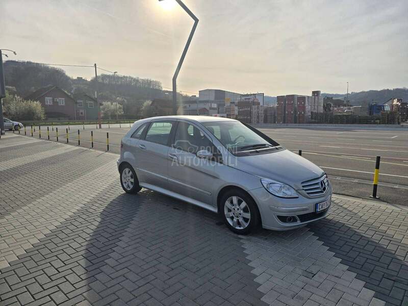 Mercedes Benz B 180 