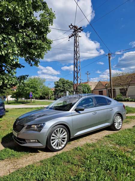 Škoda Superb F U L L OPTION