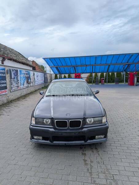 BMW 318 is