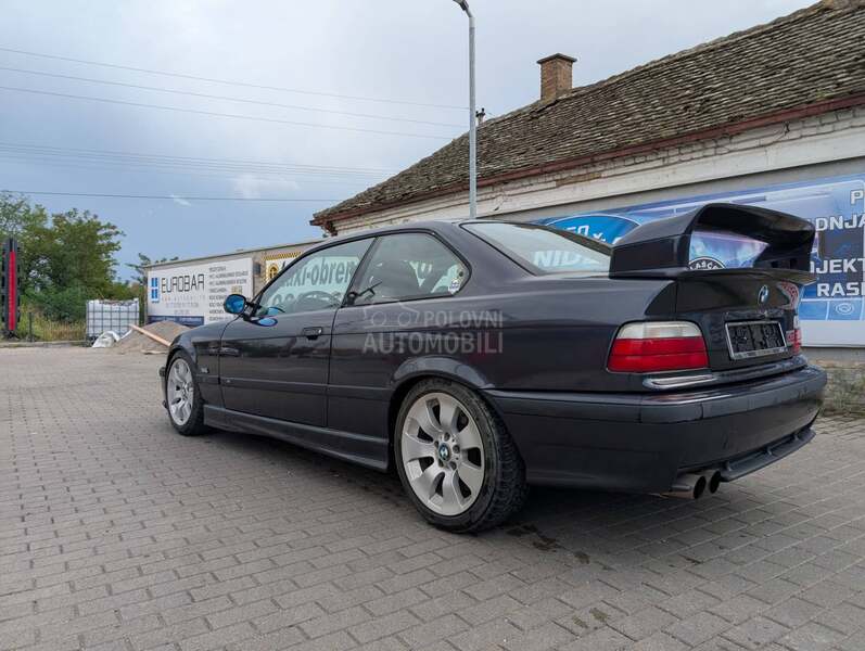 BMW 318 is