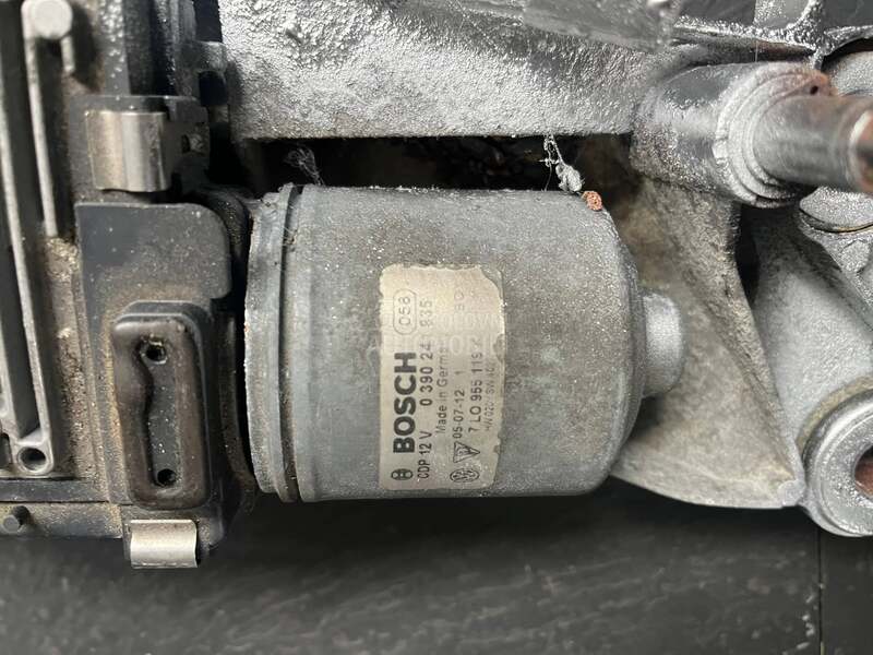 Motor sa slovom K sa polugama