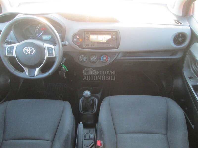 Toyota Yaris 1.0 b