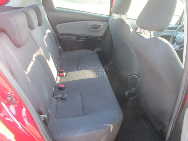Toyota Yaris 1.0 b