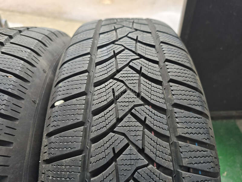 Dunlop 215/65 R17 Zimska