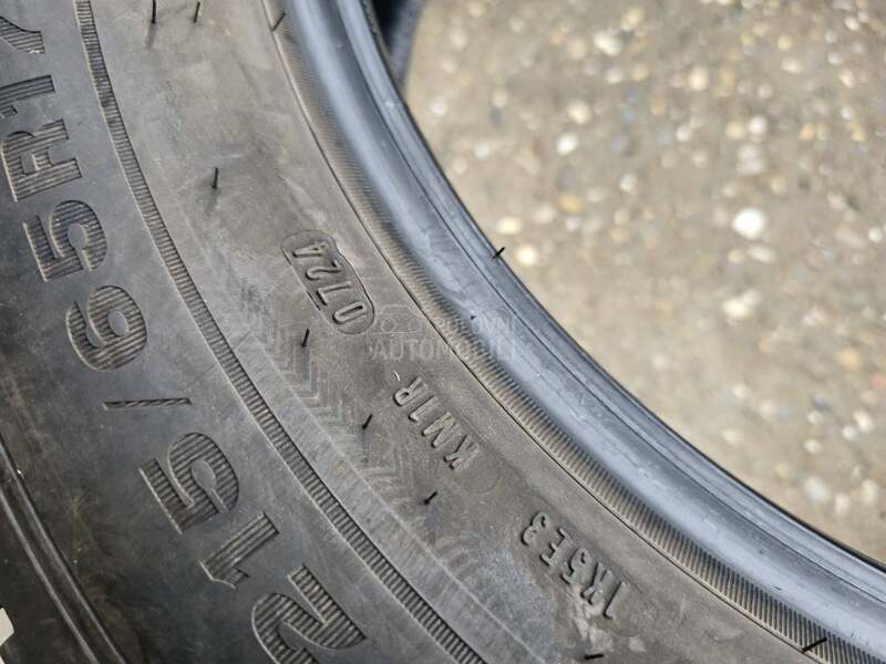 Dunlop 215/65 R17 Zimska