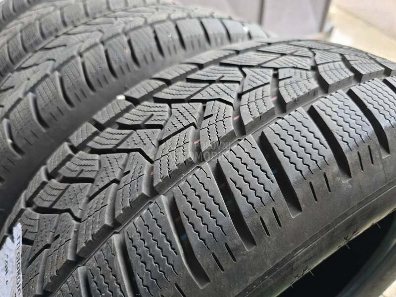 Dunlop 215/65 R17 Zimska