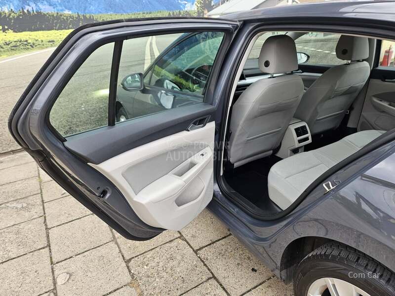 Volkswagen Golf 8 2.0TDI virtual/led
