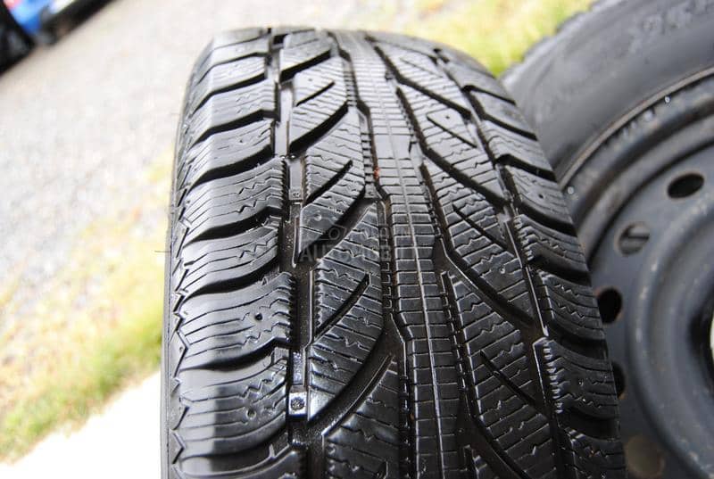 Cooper 215/70 R16 Zimska