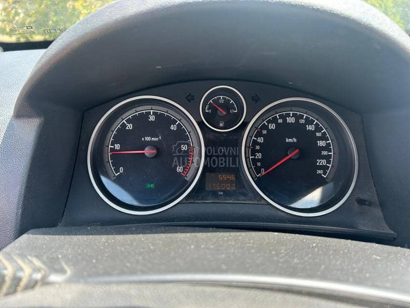 Opel Astra H 1