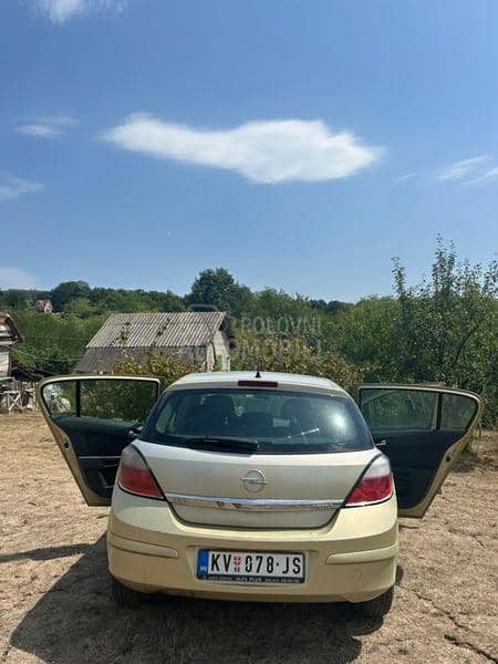 Opel Astra H 1