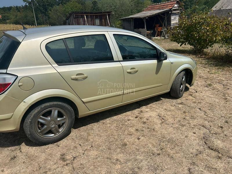 Opel Astra H 1