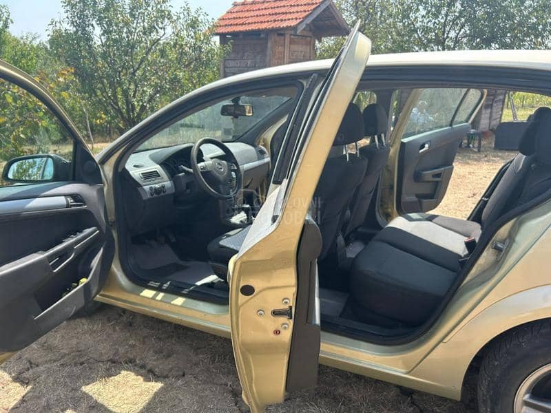 Opel Astra H 1