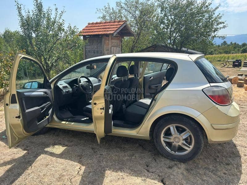 Opel Astra H 1