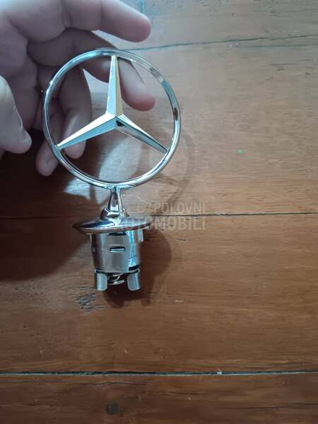 Prednji znak za Mercedes