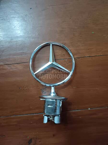 Prednji znak za Mercedes