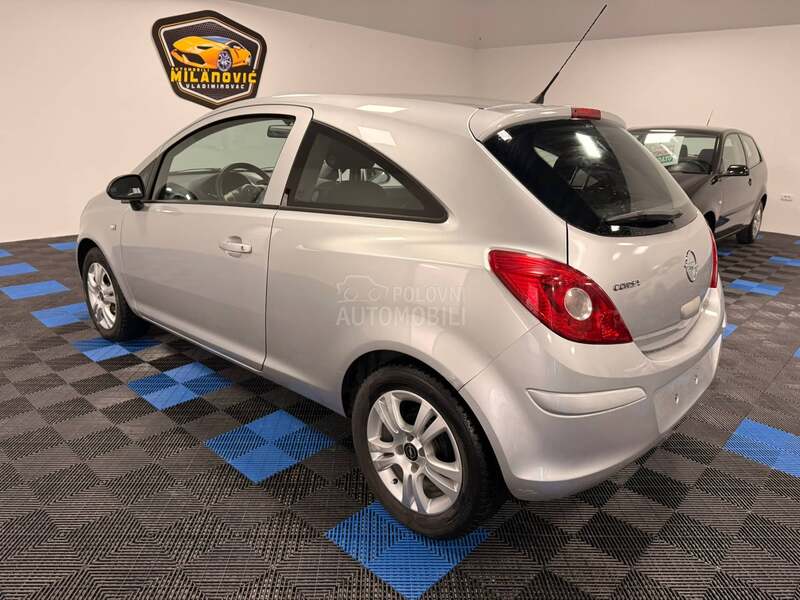 Opel Corsa D SPORTLINE KAONOVA