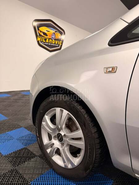 Opel Corsa D SPORTLINE KAONOVA