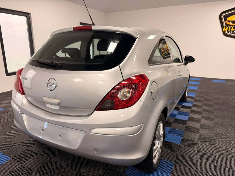 Opel Corsa D SPORTLINE KAONOVA