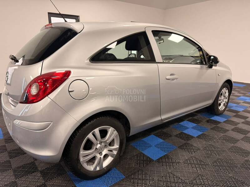 Opel Corsa D SPORTLINE KAONOVA