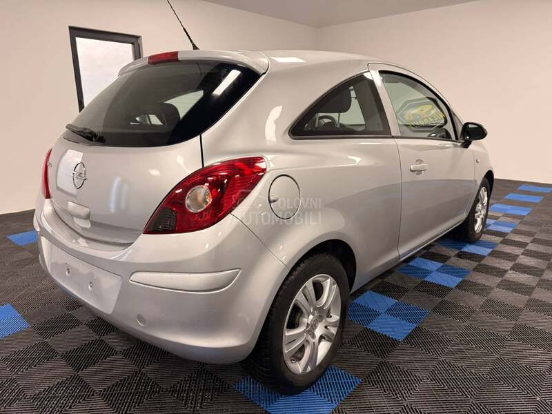 Opel Corsa D SPORTLINE KAONOVA