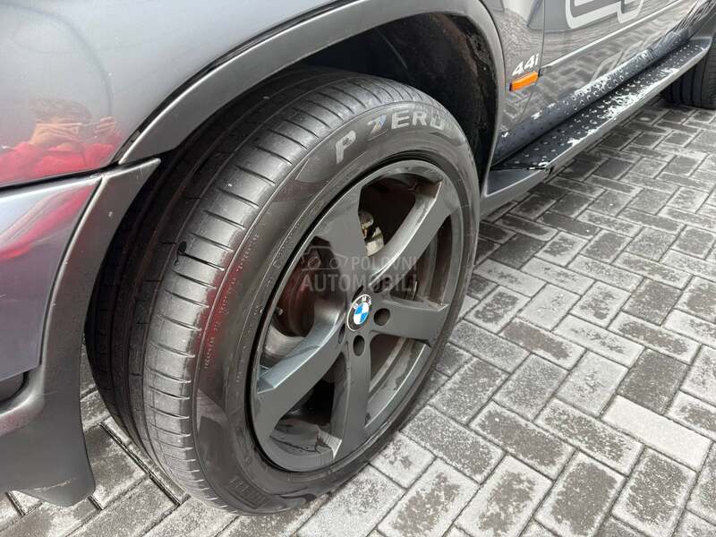 BMW X5 4.4