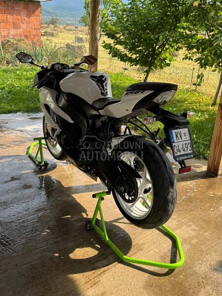 Kawasaki ninja zx6r