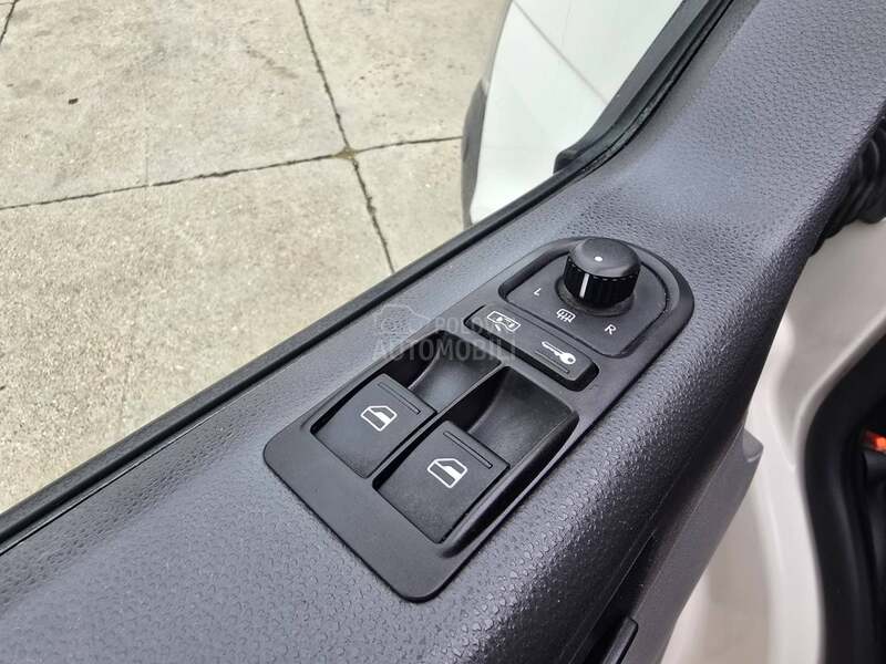 Volkswagen Transporter T5 1.9 TDI//K L I M A//