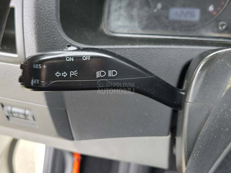 Volkswagen Transporter T5 1.9 TDI//K L I M A//