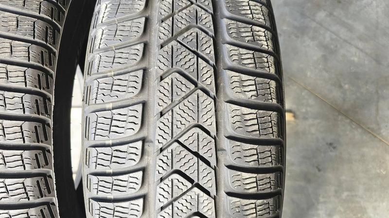 Pirelli 215/60 R16 Zimska