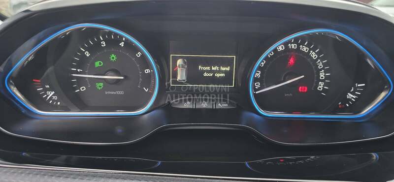 Peugeot 2008 1.2b allure