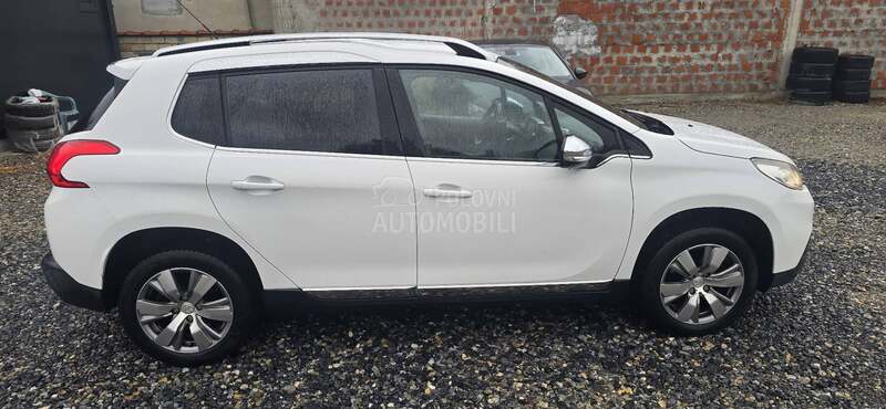 Peugeot 2008 1.2b allure
