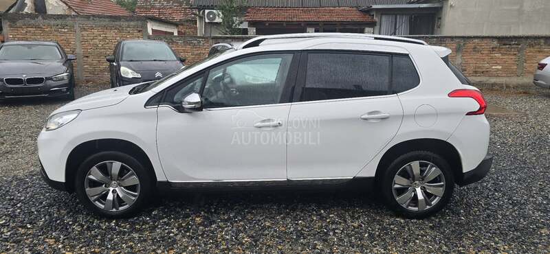 Peugeot 2008 1.2b allure