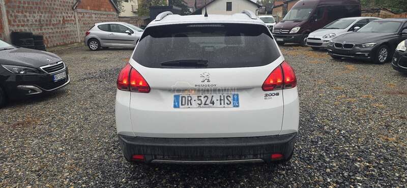 Peugeot 2008 1.2b allure