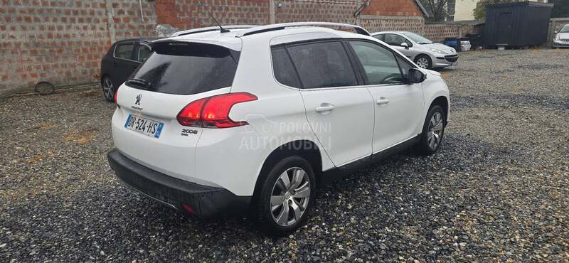 Peugeot 2008 1.2b allure