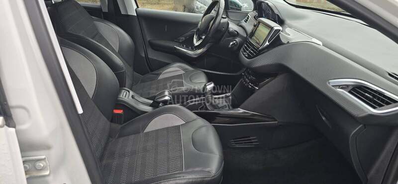 Peugeot 2008 1.2b allure