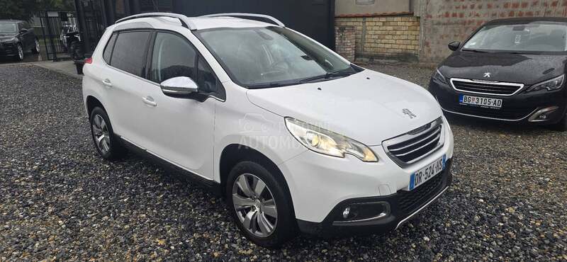 Peugeot 2008 1.2b allure