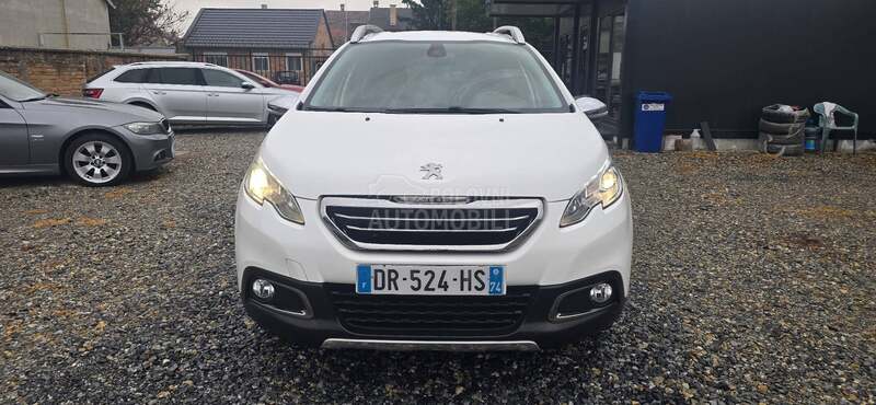 Peugeot 2008 1.2b allure