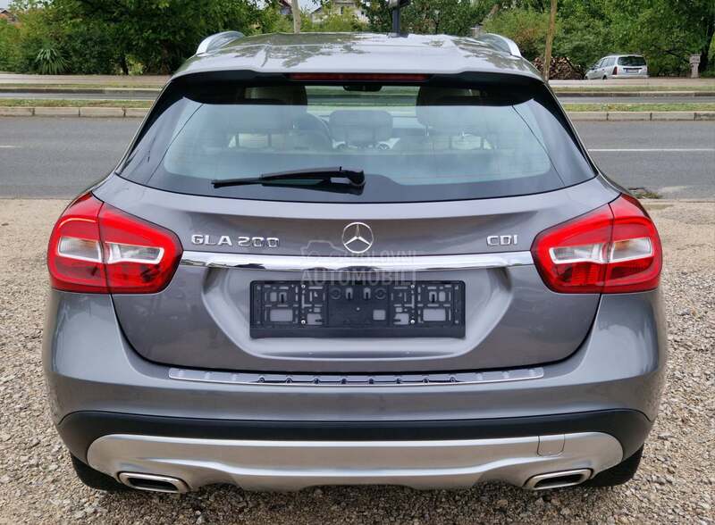 Mercedes Benz GLA 200 